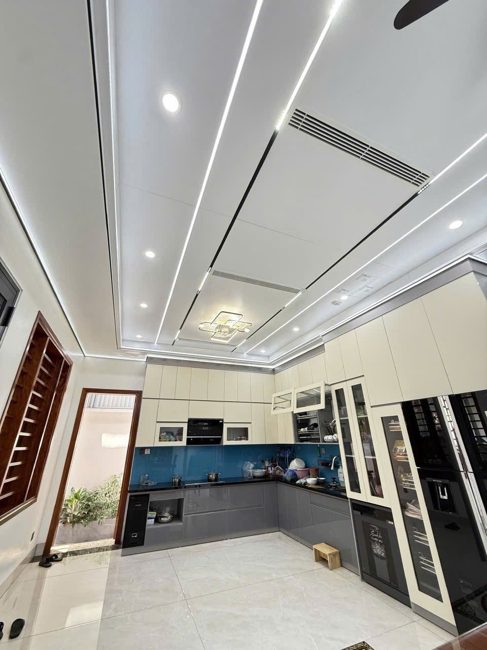 Trần Nhôm Tổ Ong Phẳng Kết Hợp Phào V LED